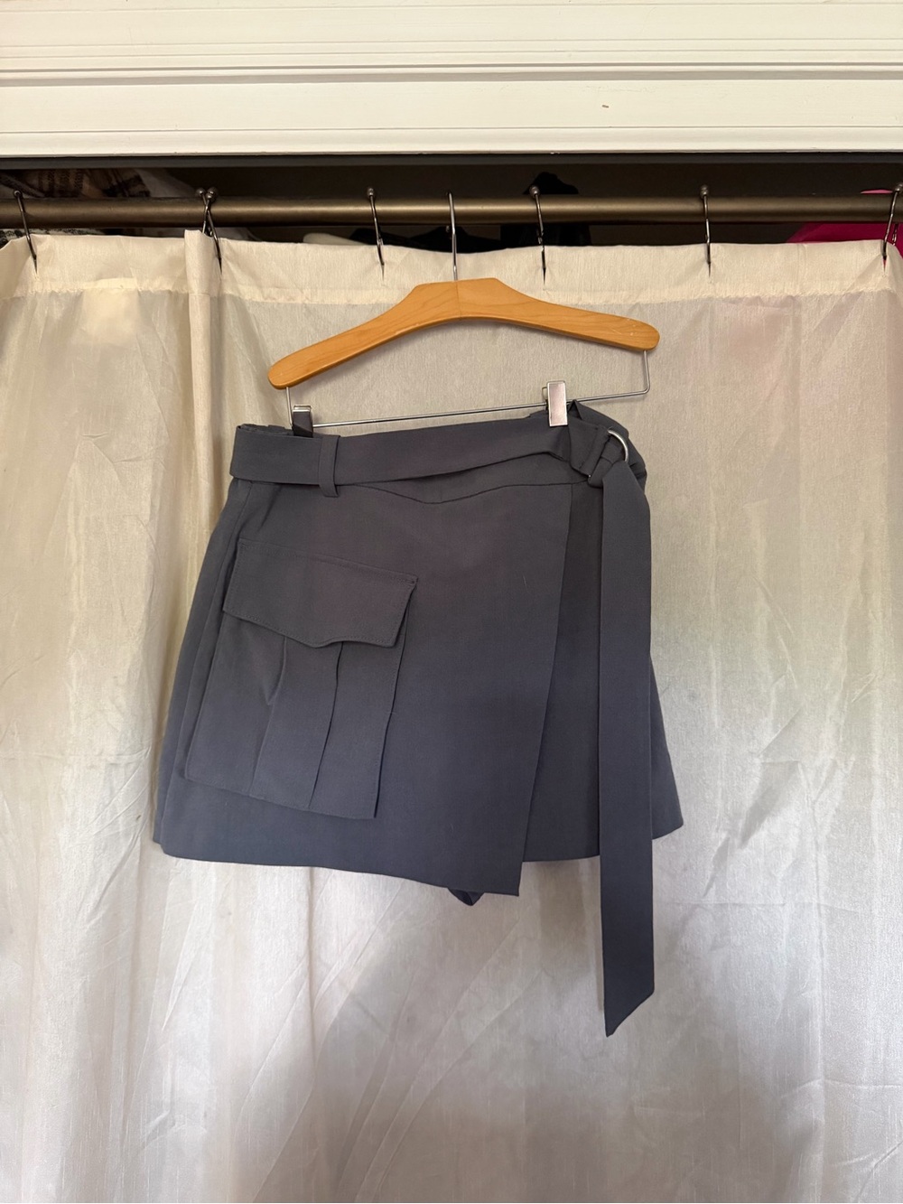 Abercrombie & Fitch Charcoal Wrap Cargo Mini Skort- Gray - Picture 2 of 4